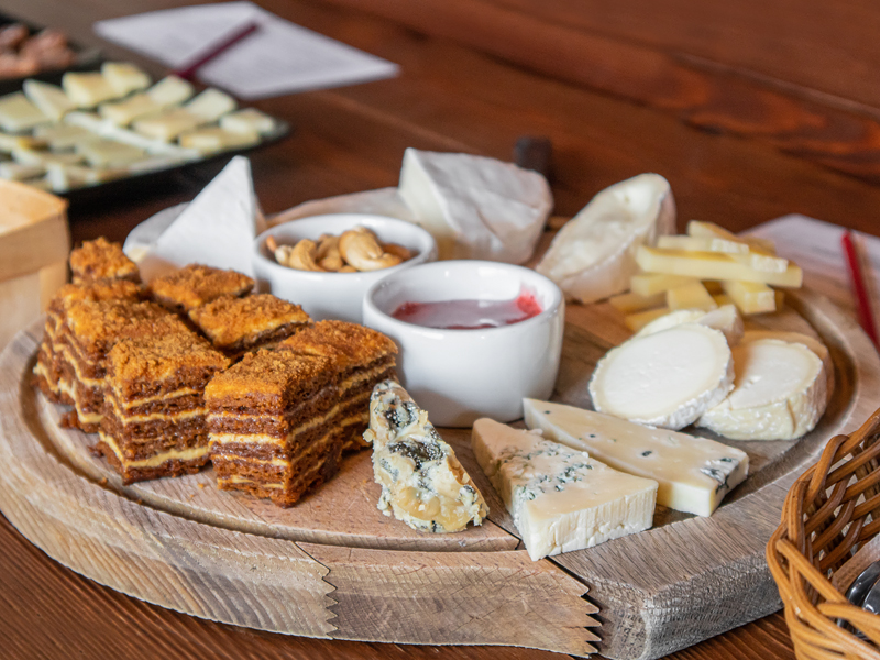 Сырные истории (с посещением фермы «Деревня», дегустацией сыра и мастер-классом по приготовлению моцареллы)