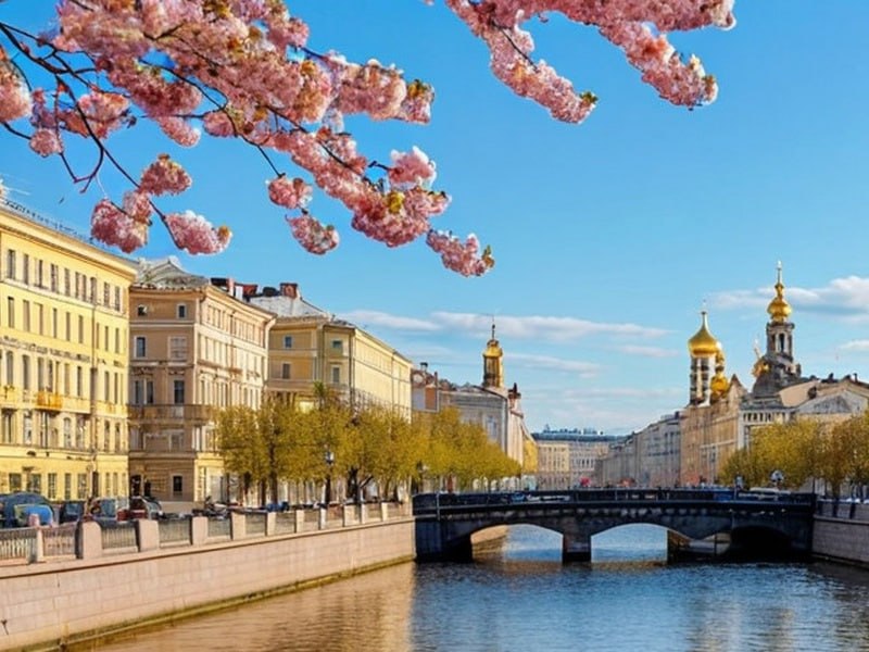 Весенний Петербург под брызги шампанского!